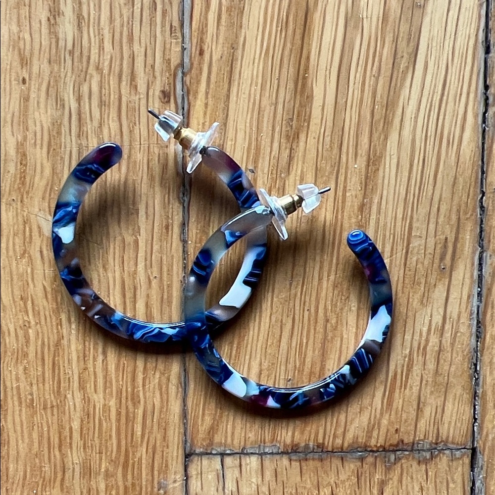 Evereve resin hoop Earrings